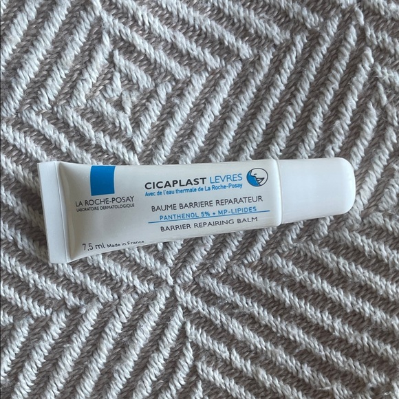 La Roche Posay Skincare Set - Picture 8 of 9